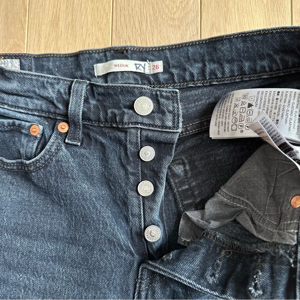 LEVI’S Wedgie Icon Fit Jeans - Picture 10 of 15